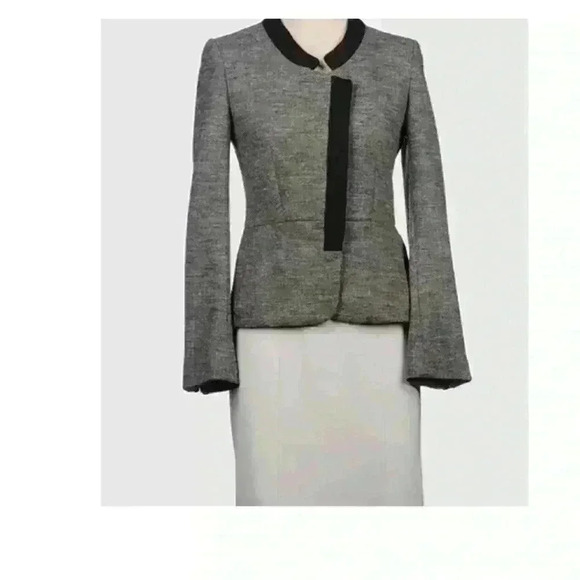 Zucca Jackets & Blazers - Zucca fitted wool blazer.